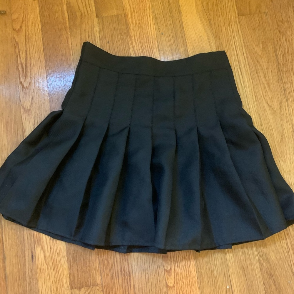 super adorable pleated black skirt